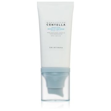 SKIN1004 Madagascar Centella Hyalu-Cica Water-Fit Sun Serum ser protector cu efect de hidratare